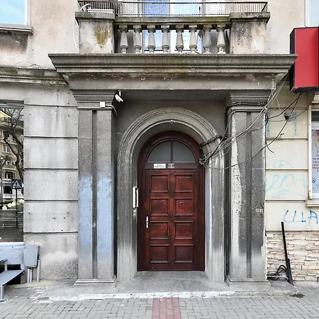 Апартамент Budget Next To Sea Garden And *