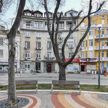 Апартамент Budget Next To Sea Garden And