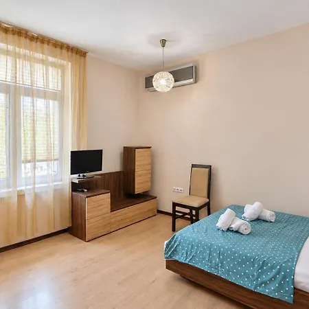 Апартаменти Budget Next To Sea Garden And *