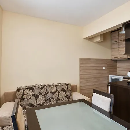 Апартамент Budget Next To Sea Garden And Варна