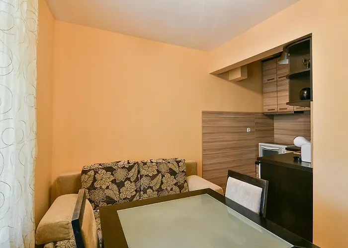 Budget Next To Sea Garden And